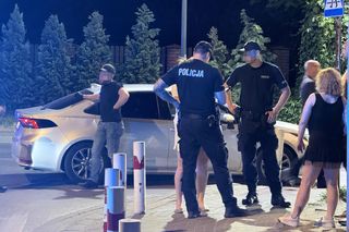 Atak ostrym narzędziem na Białołęce. Pod drzwiami pełno śladów krwi