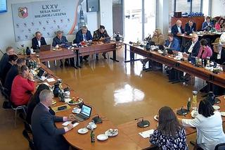 Nieciekawe pytanie na koniec kadencji Rady Miejskiej Leszna. Do dyrektor MZBK