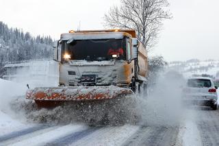 Z Zakopanego wywożą… śnieg. Wyjechało ponad tysiąc ciężarówek!