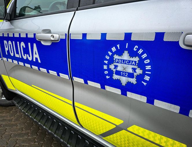 Przyczepa ze zbożem wjechała w dom w Wisznicach. Kierowca nie miał uprawnień