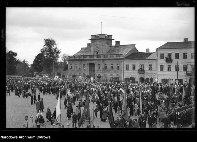 Odświętne stroje i procesja ulicami. Tak obchodzono kiedyś Boże Ciało 