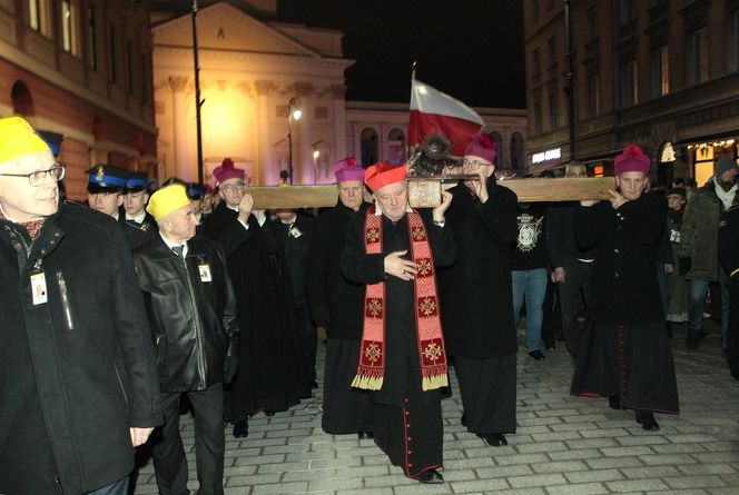 Duże utrudnienia w Warszawie. Tramwaj i autobusy pojadą objazdami. Gdzie spodziewać się zamkniętych ulic?