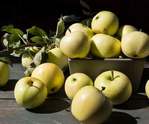 Jak uratować smak lata? Trzy sposoby na przechowanie papierówek na zimę