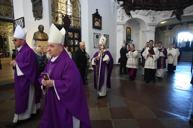 RELACJA NA ŻYWO - POGRZEB ABP. GOCŁOWSKIEGO.