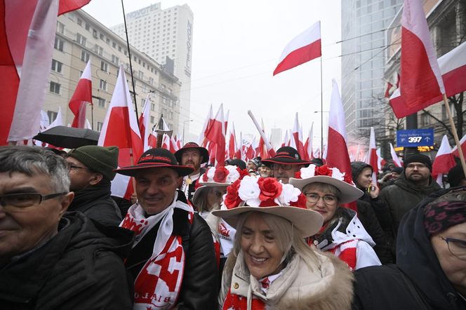 Marsz Niepodległości 2025 na żywo. Relacja z Warszawy. "Chcę zobaczyć Polskę samodzielną i niezakompleksioną"