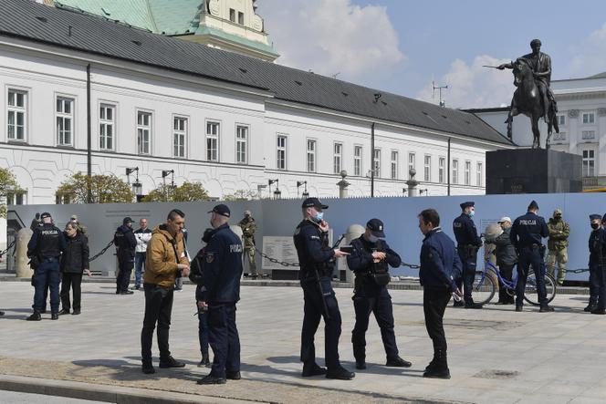 Niezależny prezydent II RP. Tajemnicza manifestacja na Krakowskim Przedmieściu