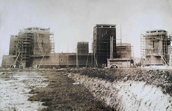 Ten obiekt na Mazurach miał przypominać krąg ze Stonehenge. Dziś pozostały po nim ruiny