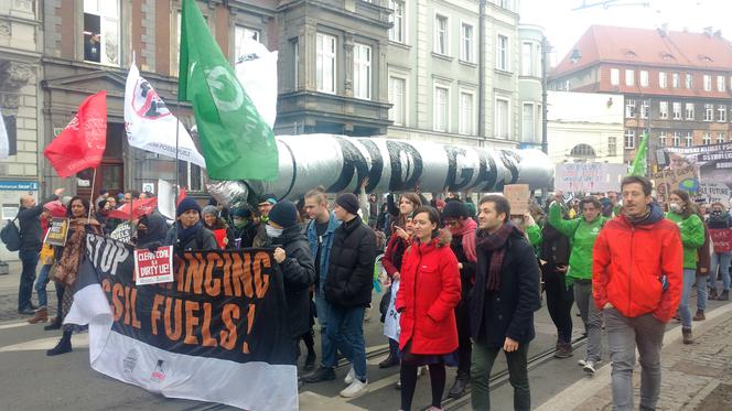 Katowice: Marsz dla klimatu przeszedł ulicami miasta. 3 osoby zostały zatrzymane [ZDJĘCIA]