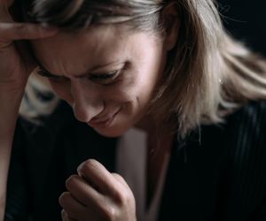 Też tak mam! Mgła mózgowa to nie choroba, a zatruwa życie. Neurolożka mówi, kiedy zacząć się martwić