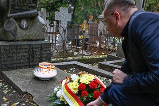 Wszystkich Świętych 2023. Na grobach osób zasłużonych dla Białegostoku złożono kwiaty [ZDJĘCIA]