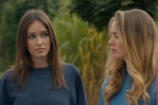 Barwy szczęścia, odcinek 3146. Madzia (Natalia Sierzputowska), Oliwka (Wiktoria Gąsiewska) 