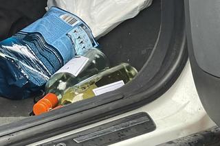 Drogowa demolka na Mokotowie. Rozbiła 8 samochodów, w aucie walały się butelki