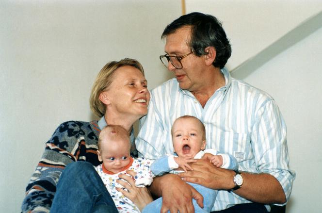 Ewa Błaszczyk z nieżyjącym już mężem Jackiem Janczarskim i córkami Aleksandrą i Marianną.