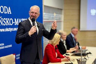 Wojewoda i różdżki.