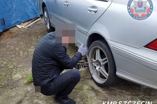 Ukradł koła z mercedesa. Policjanci odwiedzili go w momencie, gdy właśnie je przykręcał