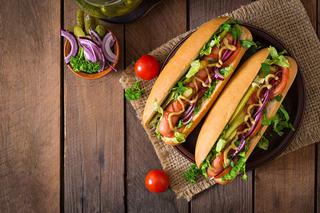  Ile kalorii ma hot dog? Czy można zrobić hot dogi w wersji light?