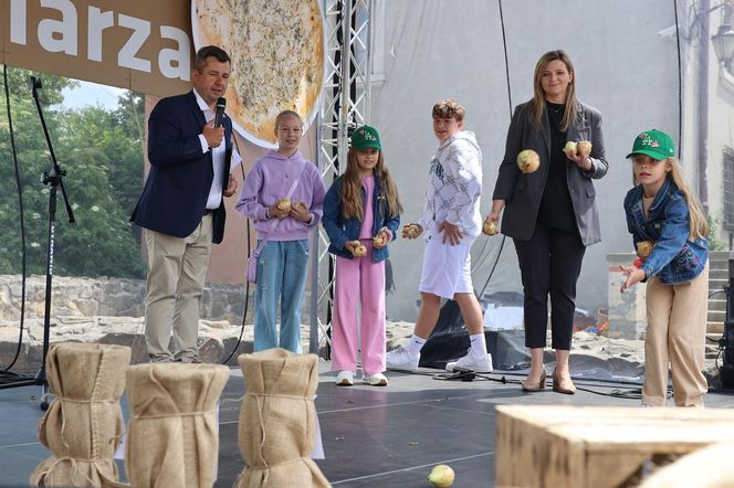 Dzień Cebularza 2025. Na pl. po Farze w Lublinie stanęło cebularzowe miasteczko
