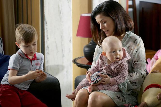 M jak miłość, odcinek 1514: Córka Kingi i Piotrka zachoruje, a Zduńskiego zabraknie przy rodzinie