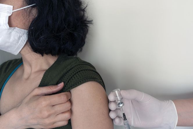 Będziemy szczepić się raz przeciw grypie? Niestraszne mają też być mutacje ptasie i świńskie