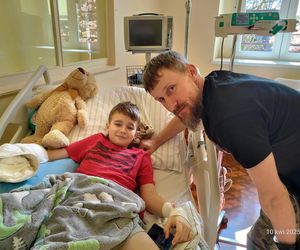 12-letni Arek dziękuje chirurgom z Gliwic. Lekarze przyszyli moje paluszki