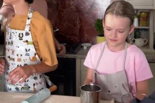 Barwy szczęścia nowy sezon na planie. Marysia (Nina Szumowska), Hubert (Marek Molak), Emil (Artem Malaszczuk)