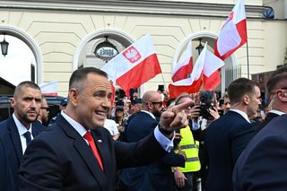 Uroczyste wejście Pary Prezydenckiej do Pałacu Prezydenckiego. Przemarsz ulicami Warszawy