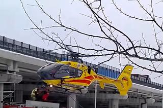 Niesamowity wyczyn pilota LPR! Zawisł pod wiaduktem autostradowym 