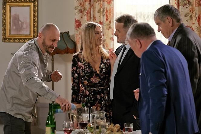 Pierwsza miłość, odcinek 3417: Ewelina (Magdalena Górska), Bartek (Rafał Kwietniewski), Śmiałek (Paweł Okoński), Roman (Lech Dyblik)