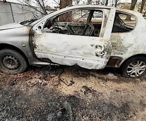 Podpalili samochód w centrum Iławy. Trzech mieszkańców usłyszało zarzuty