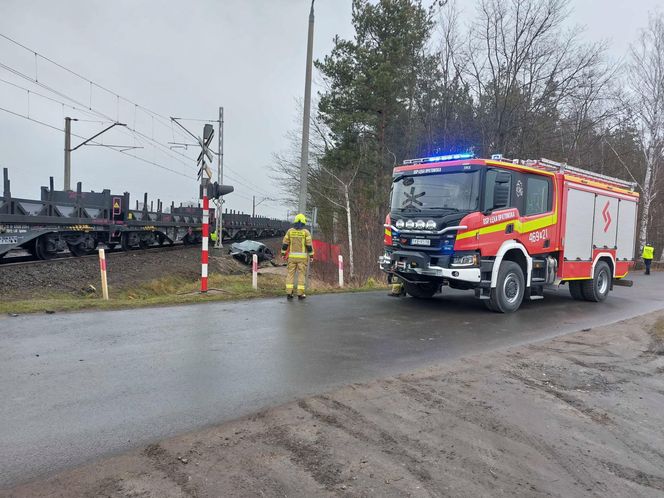 Tragedia na przejeździe kolejowym! 29-latek wjechał wprost pod pociąg