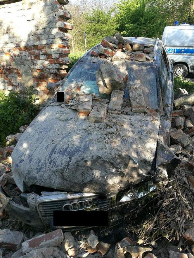 Niecodzienny wypadek w Jarosławiu na Podkarpaciu: Rozpędzone audi uderzyło w klasztor