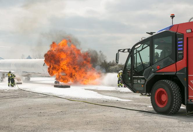 Nowe pojazdy Lotniskowej Straży Pożarnej 