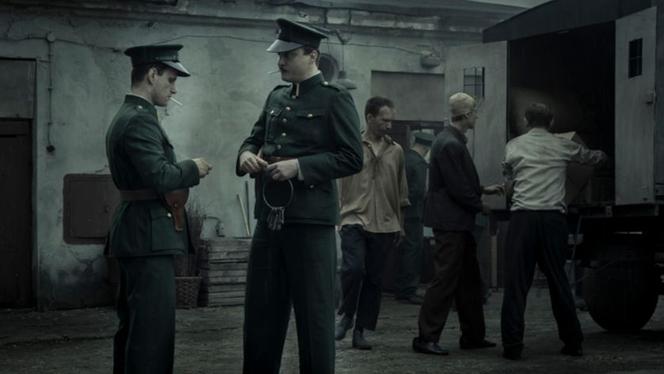 Ludzie i bogowie, odcinek 3 - opis, streszczenie: Niemcy przechwytują grypsy z Pawiaka