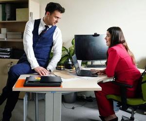 Barwy szczęścia, odcinek 2867: Nowa strategia miłosna Agaty! Ignacy zaskoczy swoją szefową – ZDJĘCIA