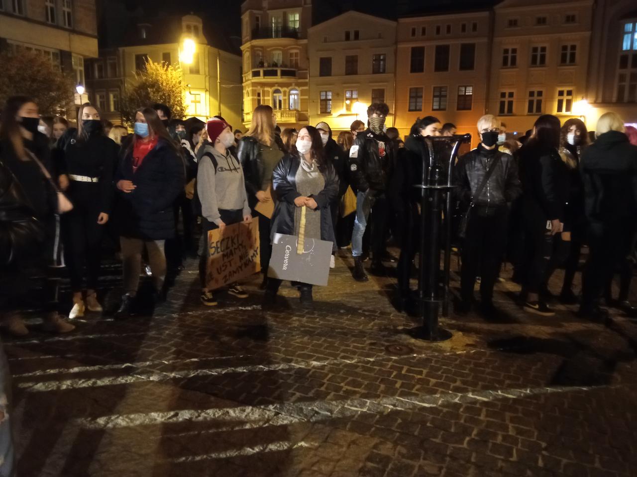 Protest kobiet w Grudziądzu! Uczestnicy blokowali skrzyżowania w centrum [ZDJĘCIA, AUDIO]