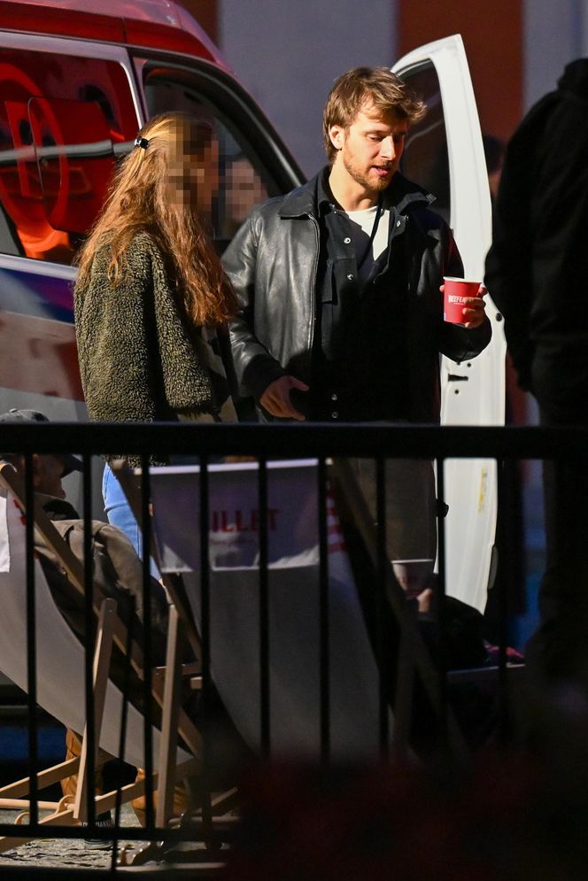 Maciej Musiał całował ukochaną na balkonie