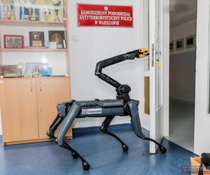 Robopies odwiedził i ćwiczył z warszawskimi policjantami