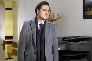 Barwy szczęścia odc. 2055 - opis, streszczenie: Władek ma odwagę walczyć o ukaranie Bednarka za mobbing