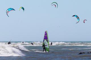 Kitesurfing