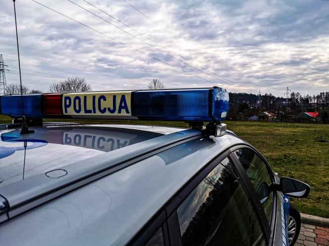 #ZostańWDomu. Policjanci sprawdzają, czy mieszkańcy przestrzegają kwarantanny