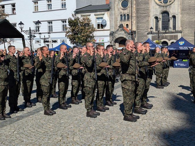 Przysięga żołnierzy WOT w Tarnowskich Górach