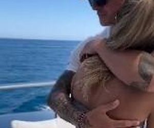 Wybuch namiętności! Małgorzata Rozenek i Radek Majdan pokazali, jak robią to na jachcie! Ciuszki spadały jeden po drugim...