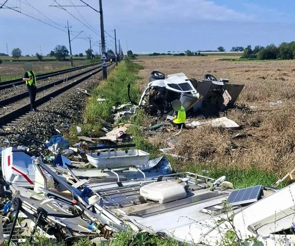 Tragiczny wypadek na przejeździe! Kamper został miażdżony