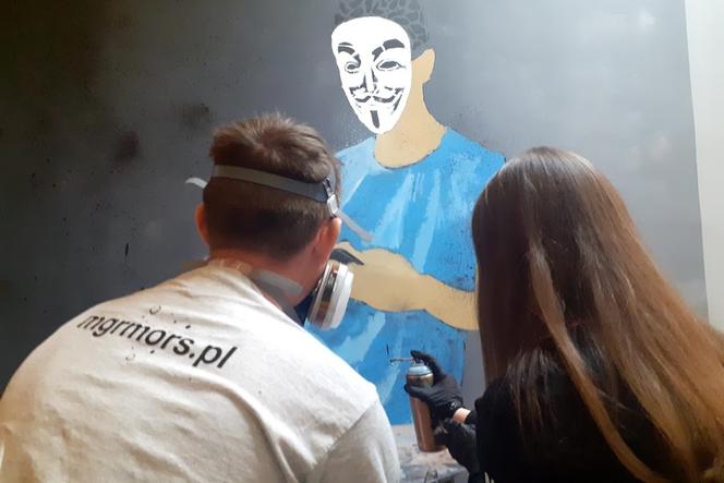 Nietypowy mural pojawił się na jednej ze ścian w I LO w Nowym Sączu 