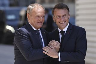 Tusk Macron