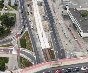 Śmiertelnie niebezpieczne znalezisko na budowie. Wstrzymany ruch pociągów i autobusów