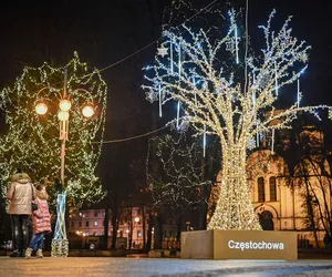 Dekoracje świąteczne znikają z ulic Częstochowy. Demontaż w tym roku sporo kosztował