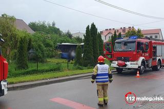 Autobus MPK wjechał na posesję pod Krakowem. Są ranni