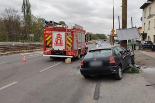Młody mężczyzna NIE ŻYJE! Jego auto roztrzaskało się na słupie w Będzinie. Wstrząsające zdjęcia 