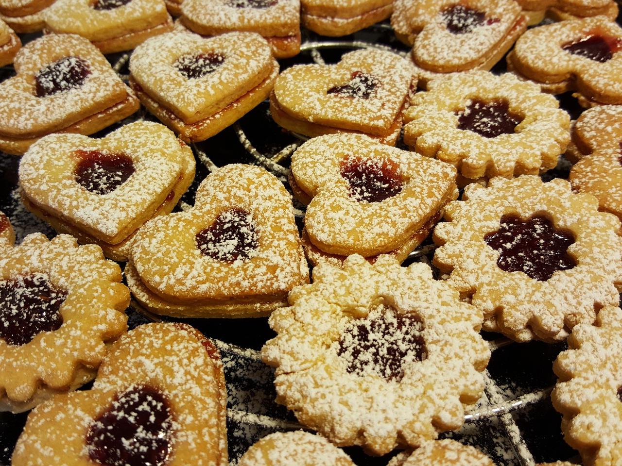 Podwójne ciasteczka czekoladowe - pyszna ozdoba na choinkę